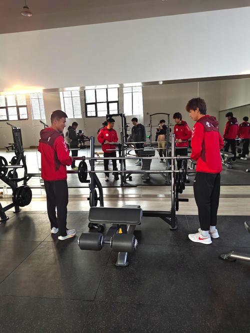 云南大学体育场对外开放情况及注意事项，周边跑道满足健身需求